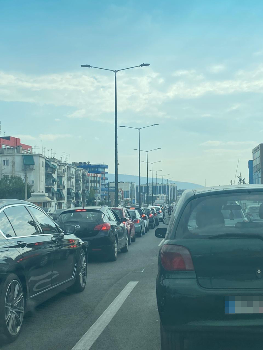 Κηφισίας: Μετά από 6 ώρες έληξε η «Οδύσσεια» των οδηγών - «Κόλλησαν» μετά από τροχαίο (βίντεο)