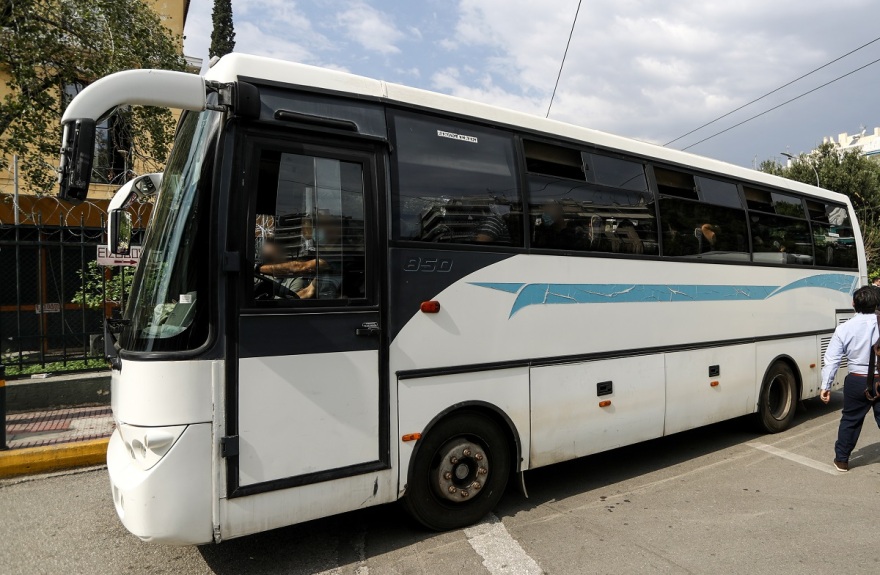 Στον εισαγγελέα οι 87 που ετοίμαζαν οπαδικό επεισόδιο - Βίντεο από την ώρα των συλλήψεων