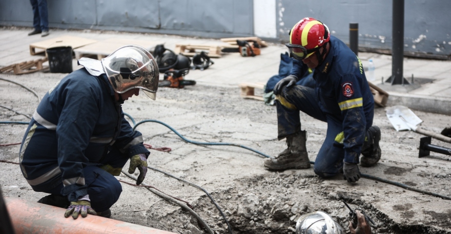 Πειραιάς: Νεκρός ο 35χρονος που εγκλωβίστηκε σε φρεάτιο