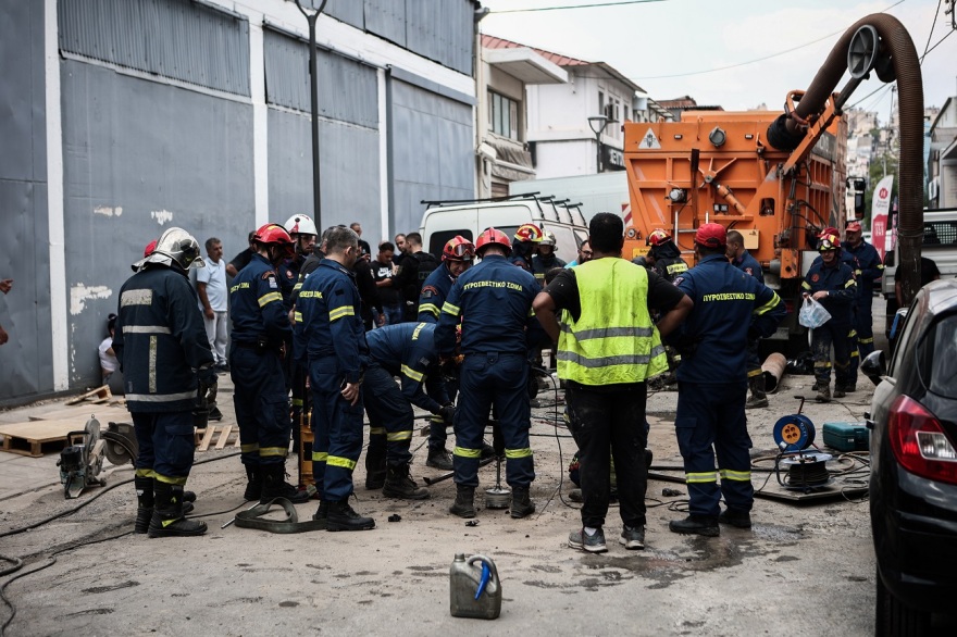 Πειραιάς: Νεκρός ο 35χρονος που εγκλωβίστηκε σε φρεάτιο