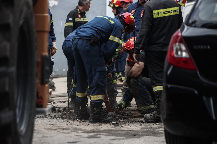 Πειραιάς: Νεκρός ο 35χρονος που εγκλωβίστηκε σε φρεάτιο