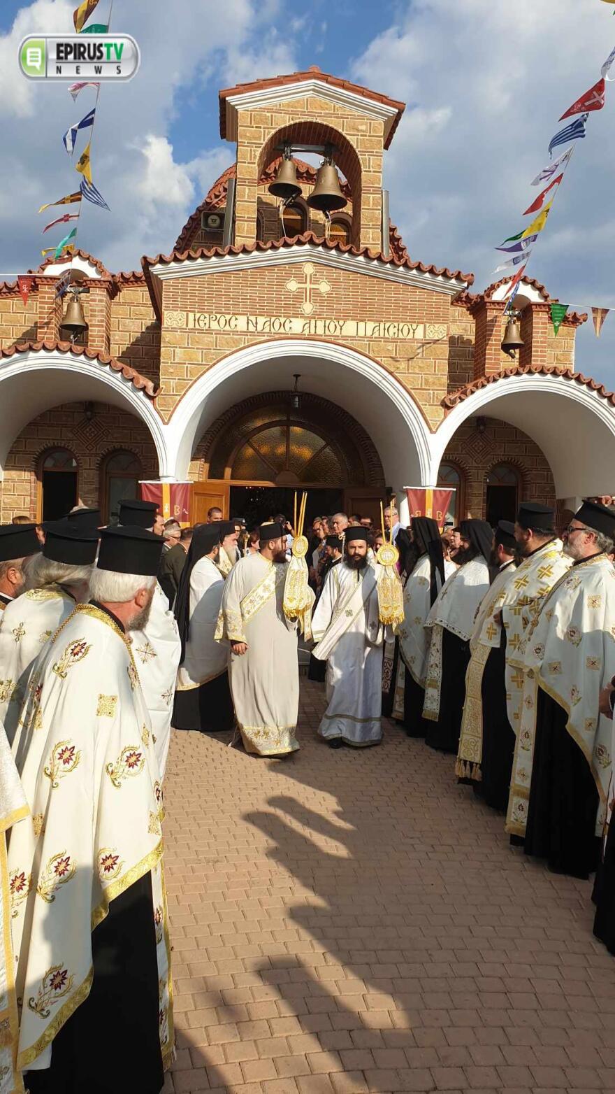 Ιωάννινα: Κοσμοσυρροή πιστών για να προσκυνήσουν την Τιμία Ζώνη της Θεοτόκου (βίντεο και φωτογραφίες)