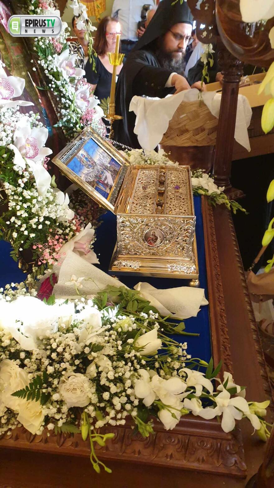 Ιωάννινα: Κοσμοσυρροή πιστών για να προσκυνήσουν την Τιμία Ζώνη της Θεοτόκου (βίντεο και φωτογραφίες)