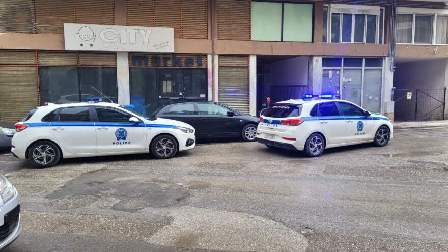 Λάρισα: 74χρονος αποπειράθηκε να αυτοκτονήσει κόβοντας τις φλέβες του - Τον βρήκε η κόρη του