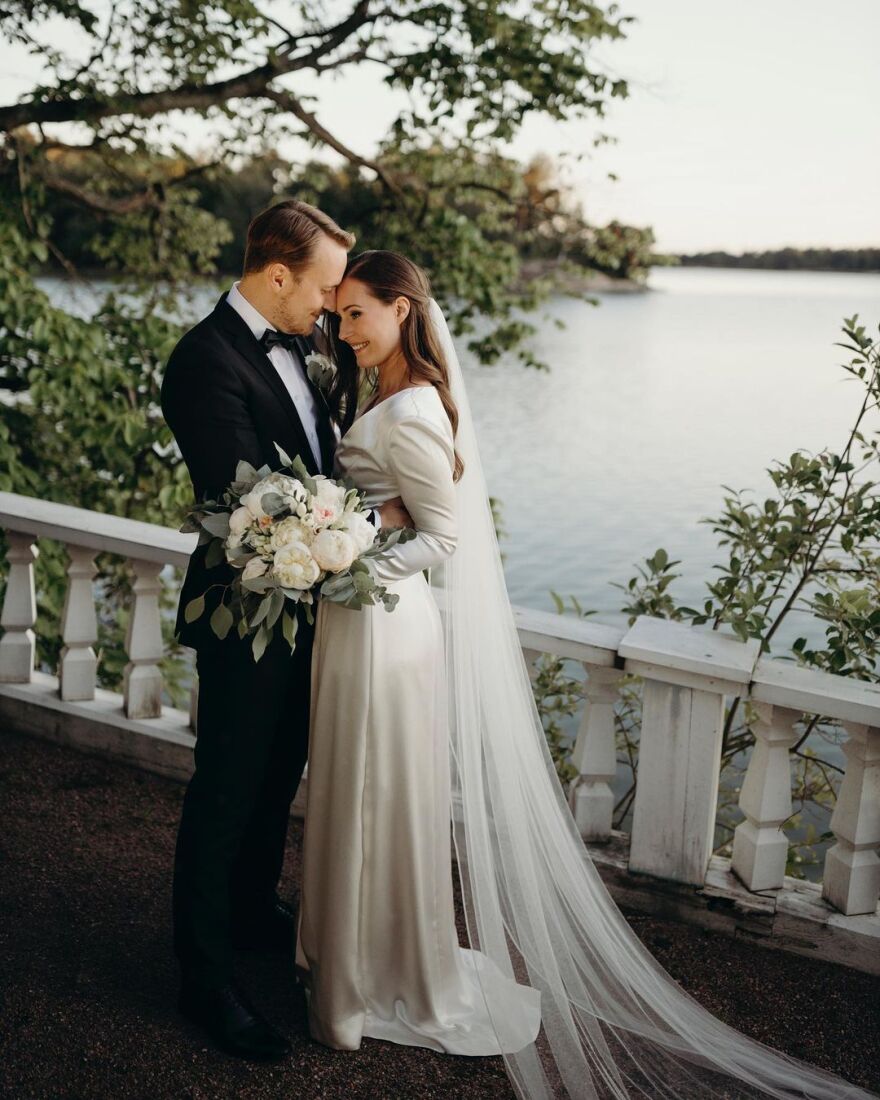 Σάνα Μαρίν: Από πρωθυπουργός... μοντέλο - «Επίδειξη» στιλ και χλιδής στο Παρίσι 