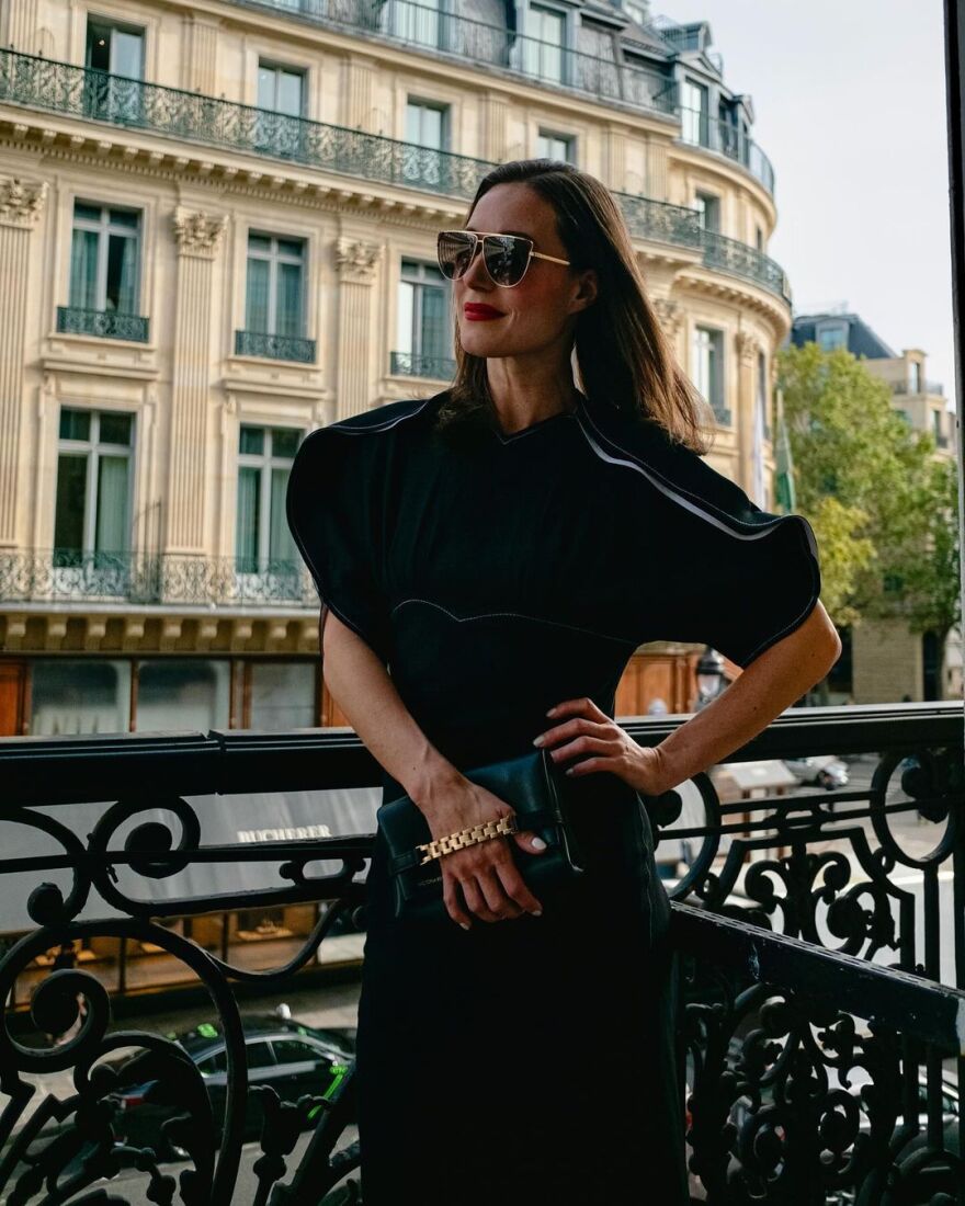 Σάνα Μαρίν: Από πρωθυπουργός... μοντέλο - «Επίδειξη» στιλ και χλιδής στο Παρίσι 