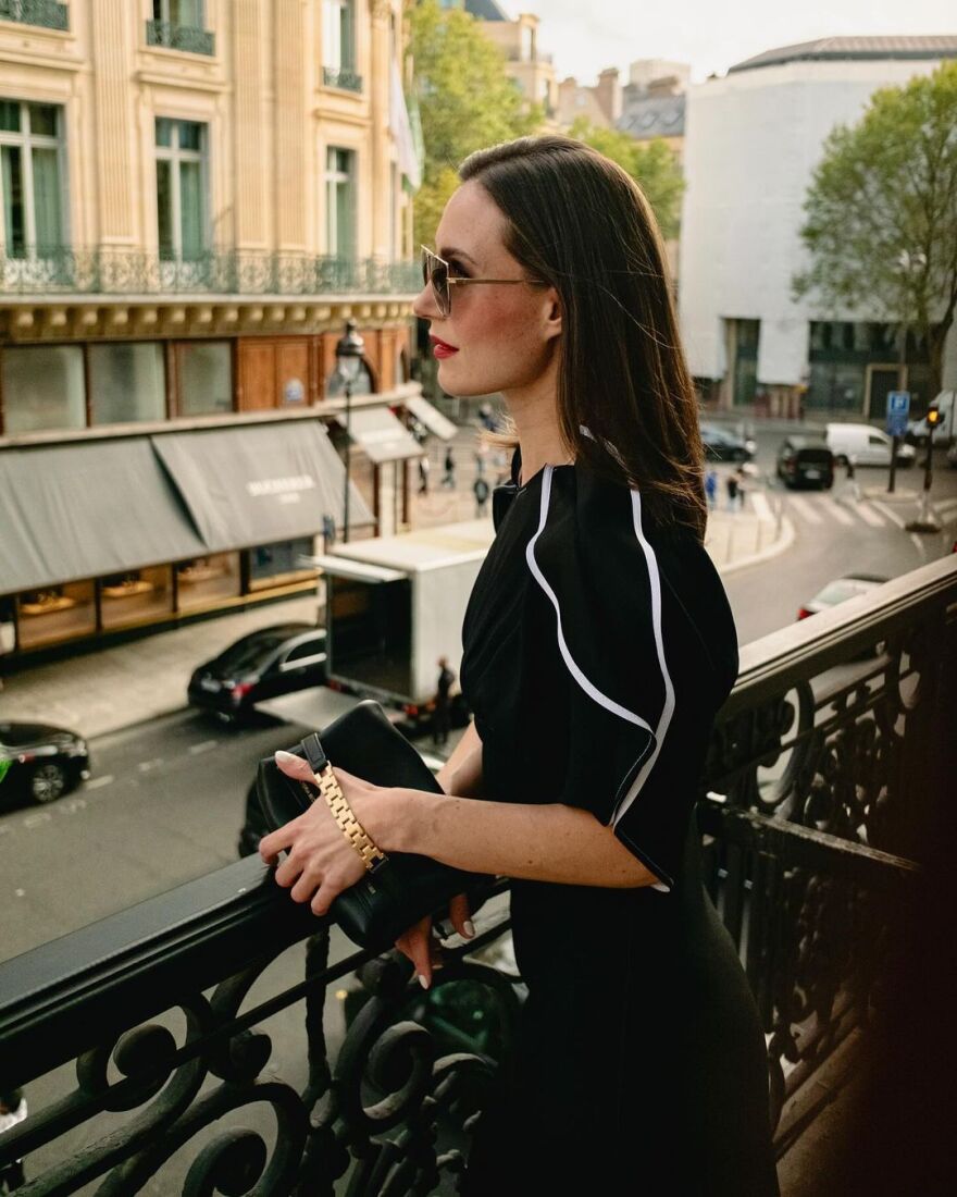 Σάνα Μαρίν: Από πρωθυπουργός... μοντέλο - «Επίδειξη» στιλ και χλιδής στο Παρίσι 