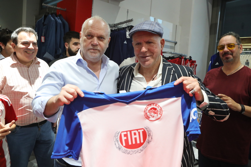  Νίκος Αναστόπουλος: Παρουσίασε τις επετειακές φανέλες του για τα 40 χρόνια από το «χάλκινο παπούτσι» - Φωτογραφίες και βίντεο 