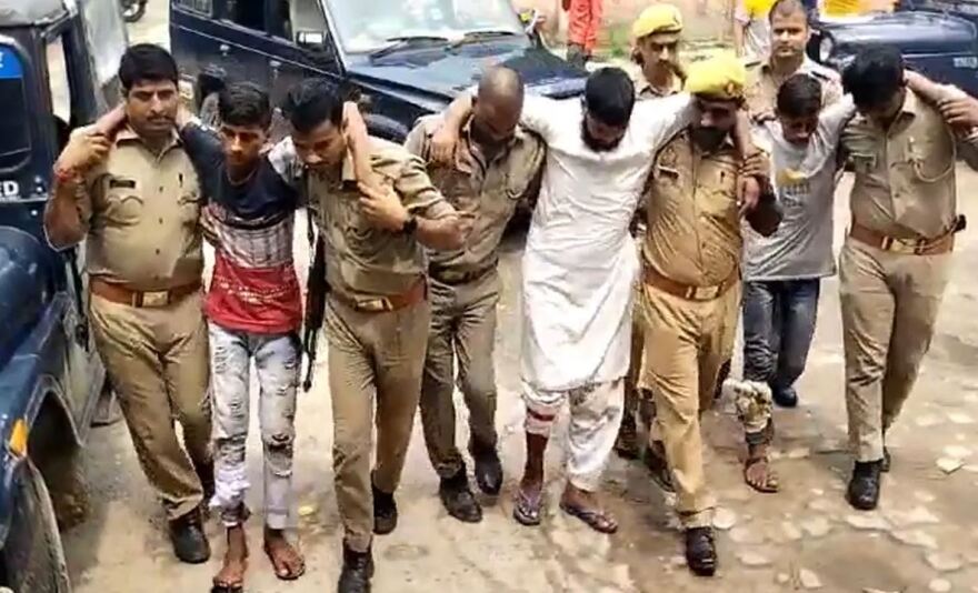 Ινδία: Οργή για τον θάνατο 17χρονης - Της τράβηξαν το μαντήλι ενώ έκανε ποδήλατο και την πάτησε μηχανή