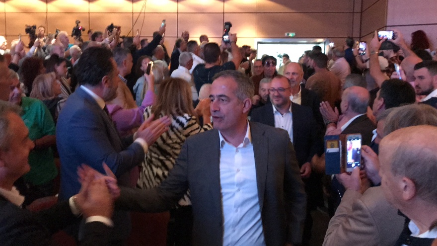 Με ποντιακή λύρα υποδέχτηκαν τον Μητσοτάκη στην Κοζάνη