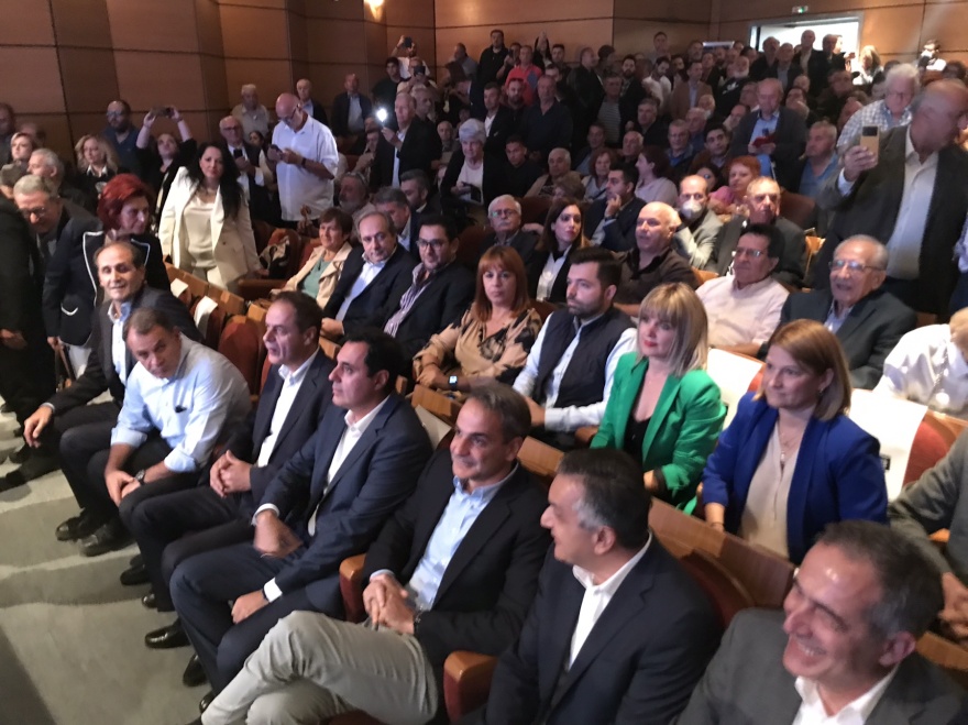 Με ποντιακή λύρα υποδέχτηκαν τον Μητσοτάκη στην Κοζάνη