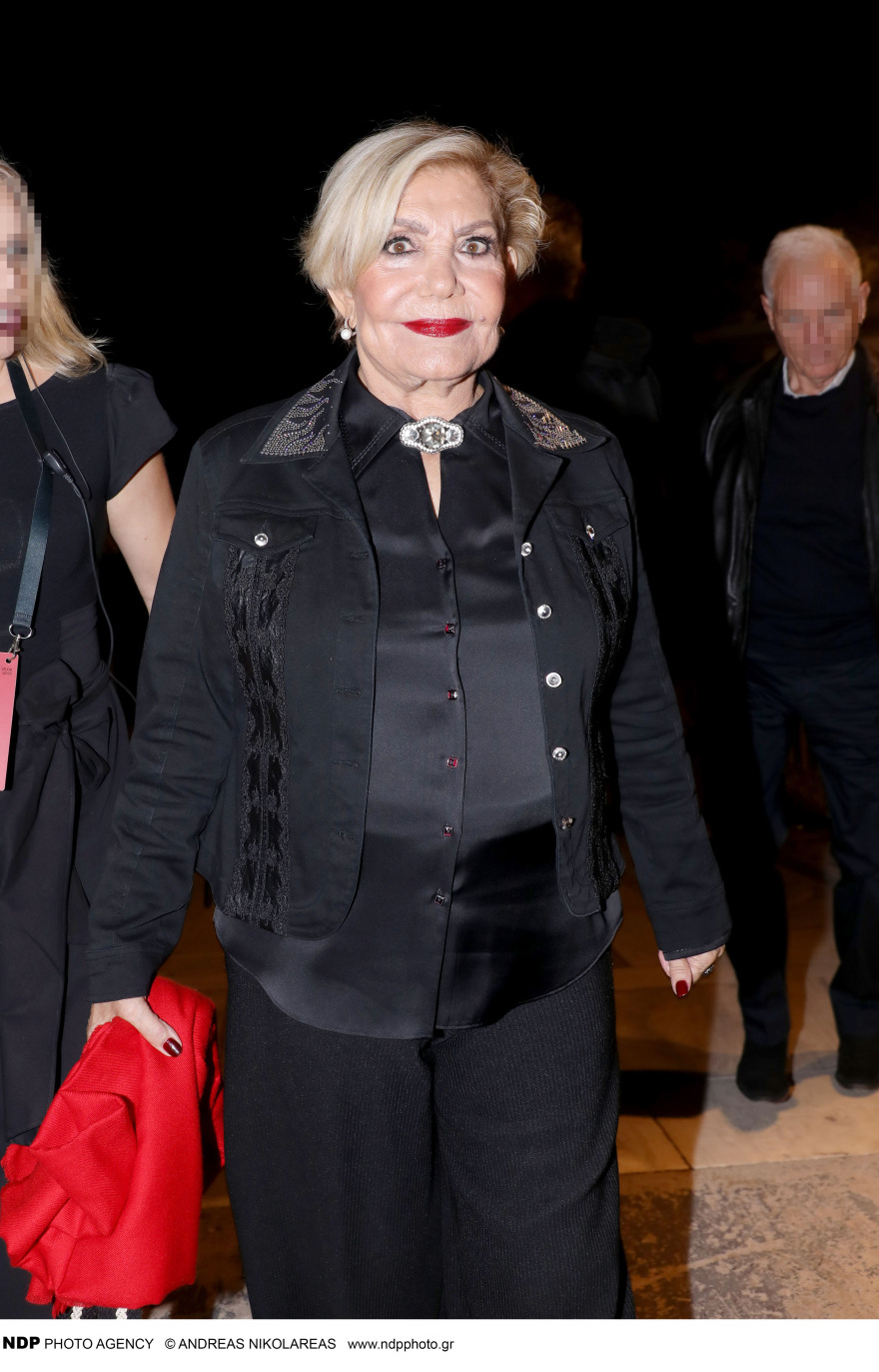 Άννα Βίσση: Αποθεώθηκε στο Ηρώδειο - Το φιλί με τον Νίκο Καρβέλα στη σκηνή 