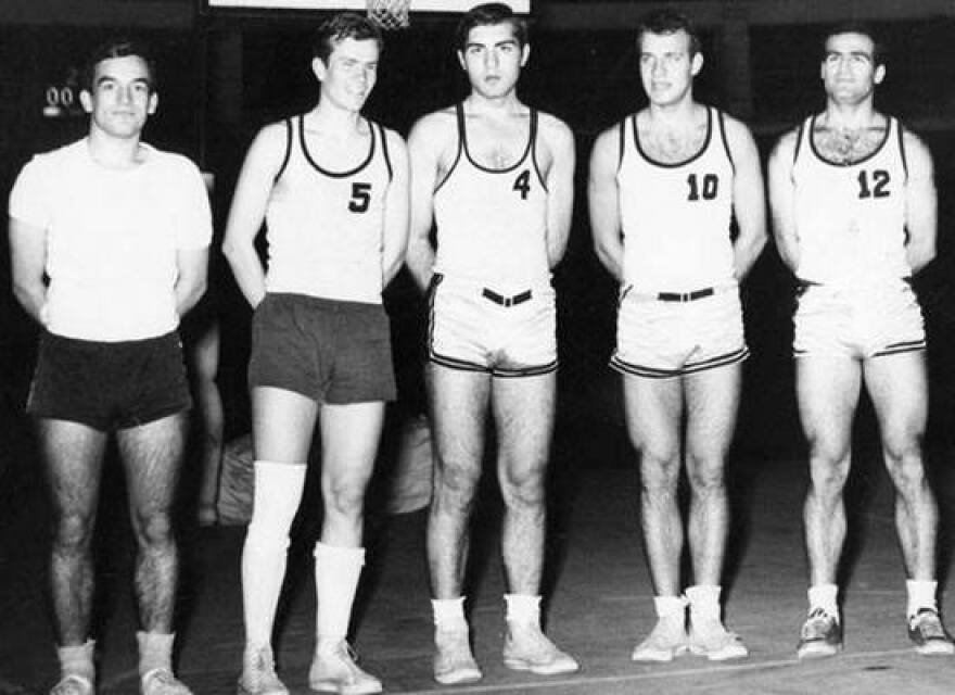 Γιάννης Ιωαννίδης: Ο «ξανθός άγιος» του ελληνικού μπάσκετ 