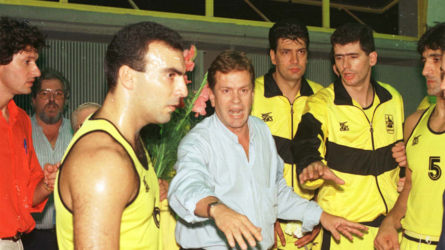 Γιάννης Ιωαννίδης: Ο «ξανθός άγιος» του ελληνικού μπάσκετ 