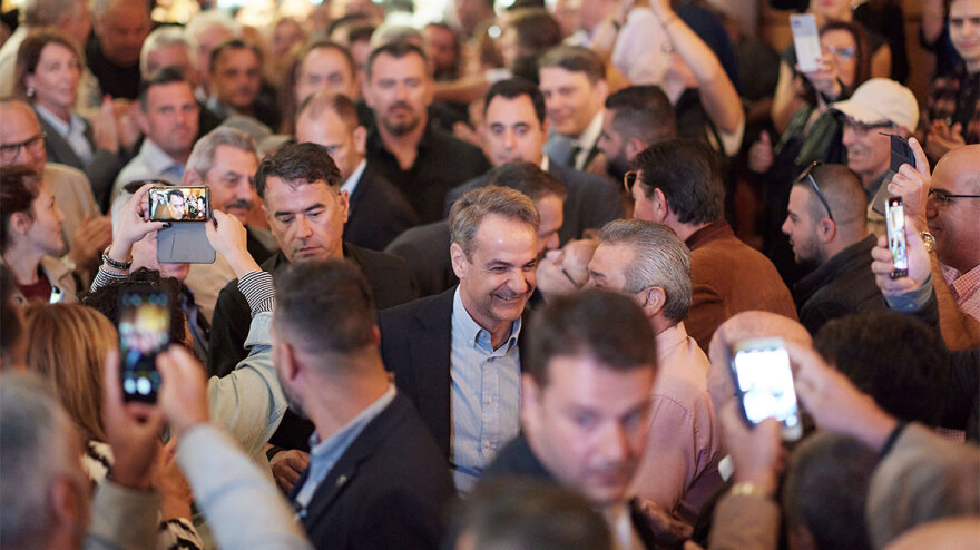 Με ποντιακή λύρα υποδέχτηκαν τον Μητσοτάκη στην Κοζάνη