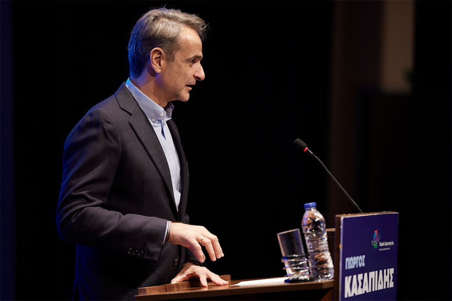 Με ποντιακή λύρα υποδέχτηκαν τον Μητσοτάκη στην Κοζάνη