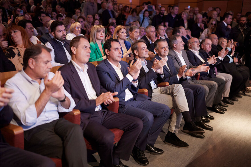 Με ποντιακή λύρα υποδέχτηκαν τον Μητσοτάκη στην Κοζάνη