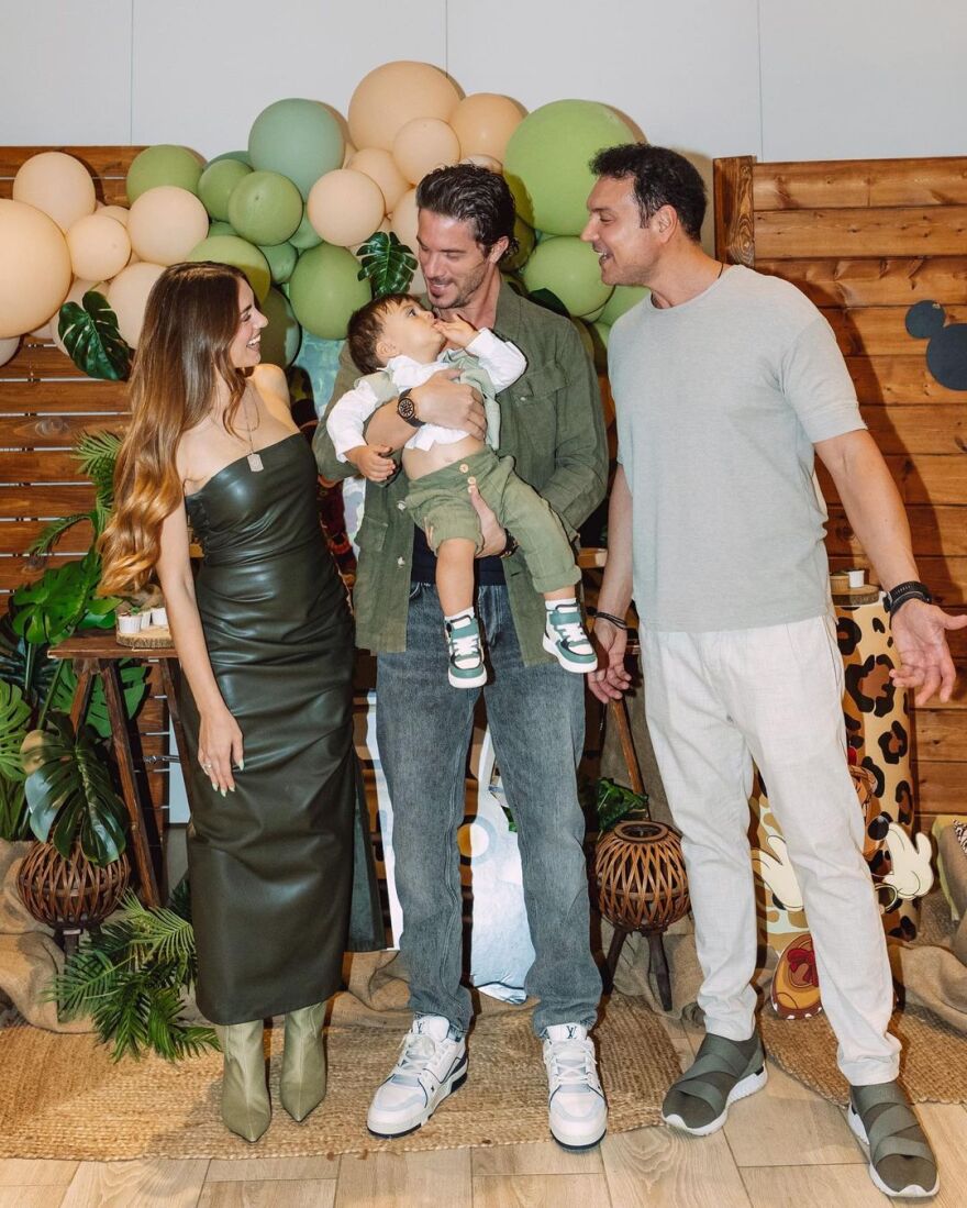 Ιωάννα Σιαμπάνη – Τζίμης Σταθοκωστόπουλος: Το φωτογραφικό άλμπουμ από τα πρώτα γενέθλια του γιου τους