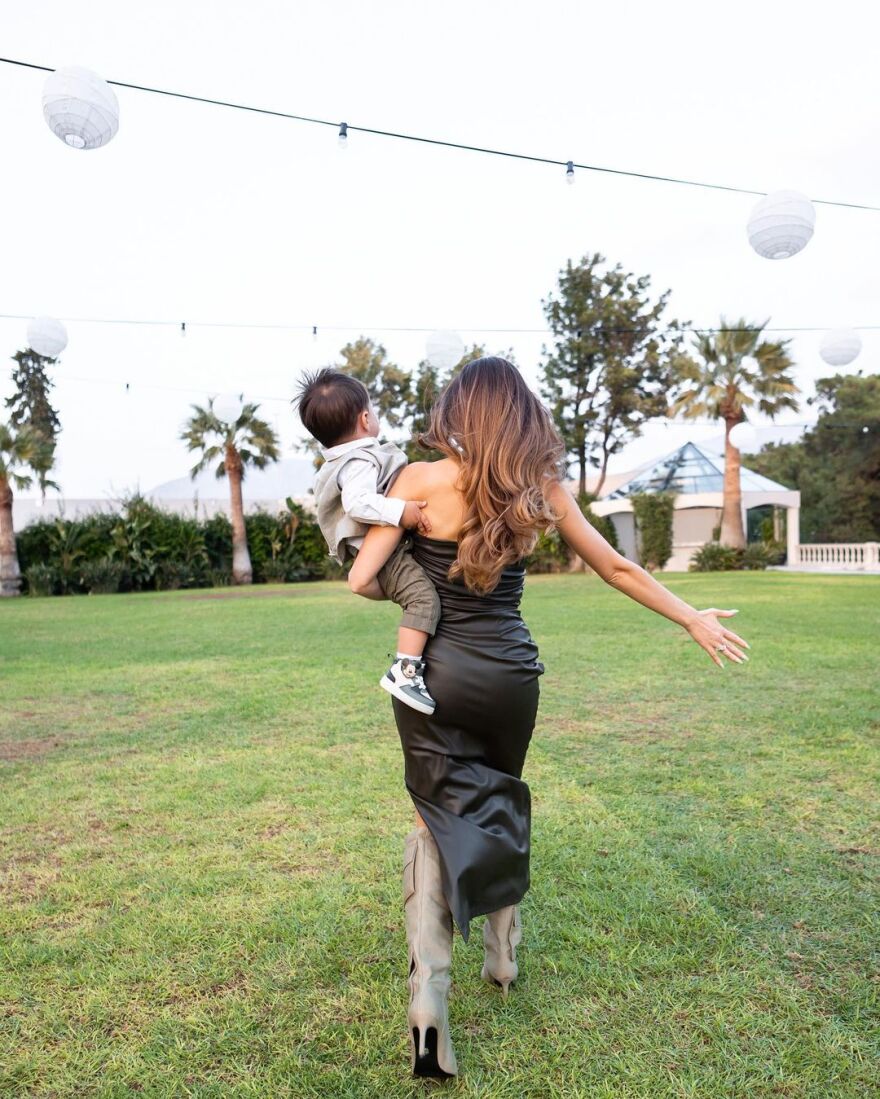 Ιωάννα Σιαμπάνη – Τζίμης Σταθοκωστόπουλος: Το φωτογραφικό άλμπουμ από τα πρώτα γενέθλια του γιου τους