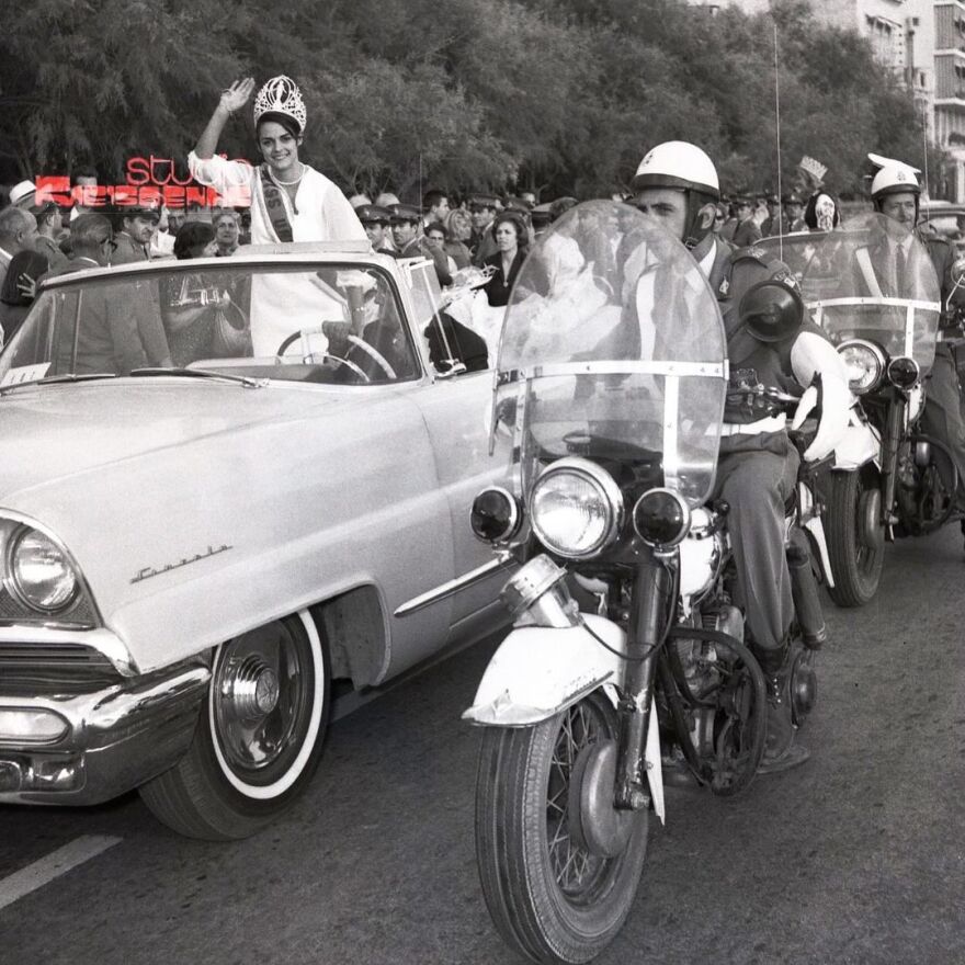 Κορίνα Τσοπέη: Όταν την υποδέχτηκε το πλήθος μετά την κατάκτηση του τίτλου «Μις Υφήλιος»