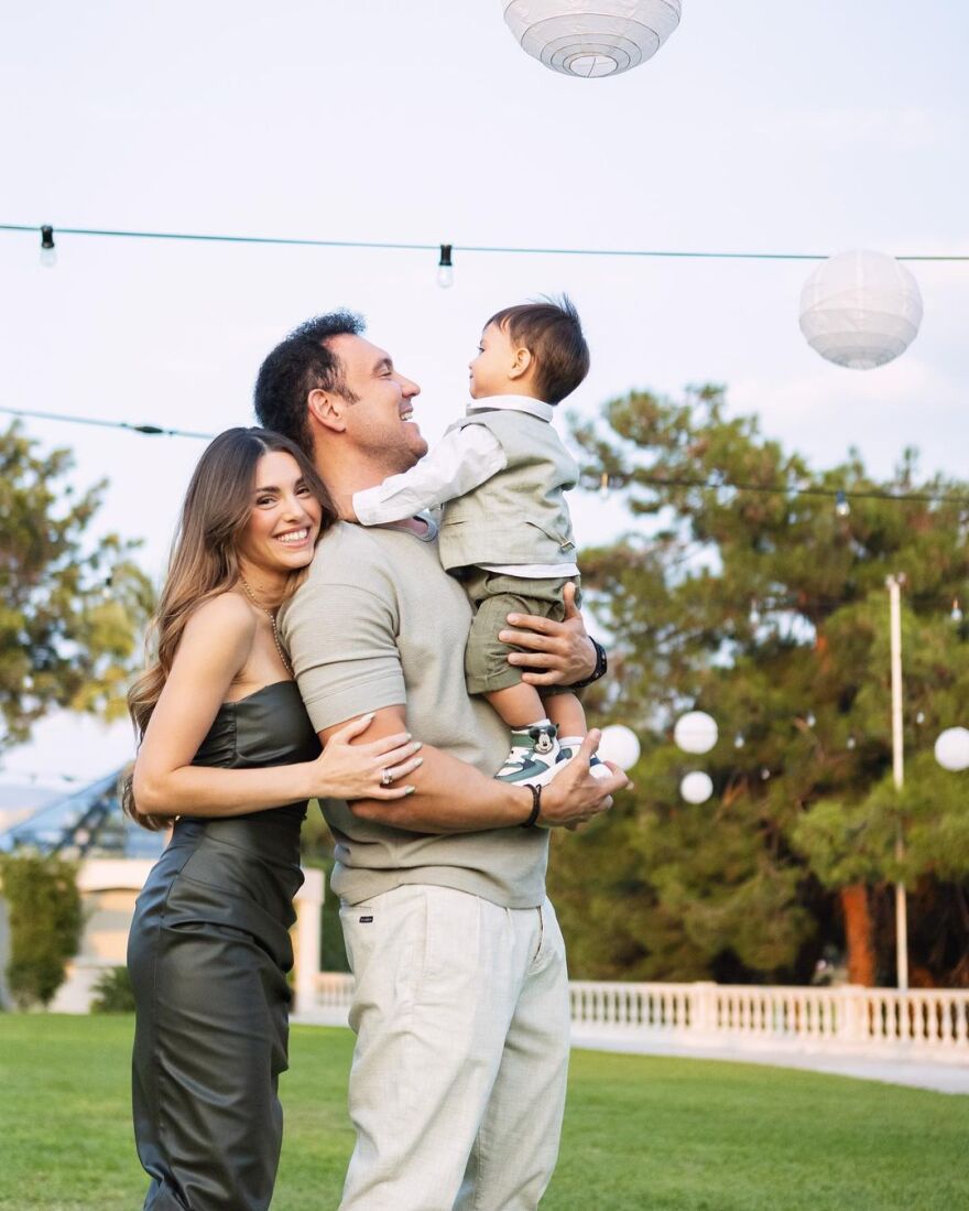 Ιωάννα Σιαμπάνη – Τζίμης Σταθοκωστόπουλος: Το φωτογραφικό άλμπουμ από τα πρώτα γενέθλια του γιου τους