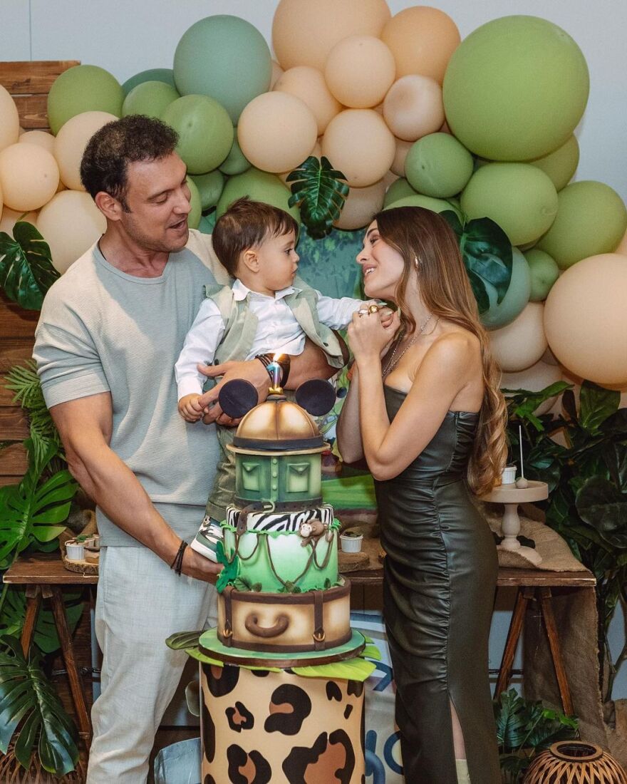 Ιωάννα Σιαμπάνη – Τζίμης Σταθοκωστόπουλος: Το φωτογραφικό άλμπουμ από τα πρώτα γενέθλια του γιου τους