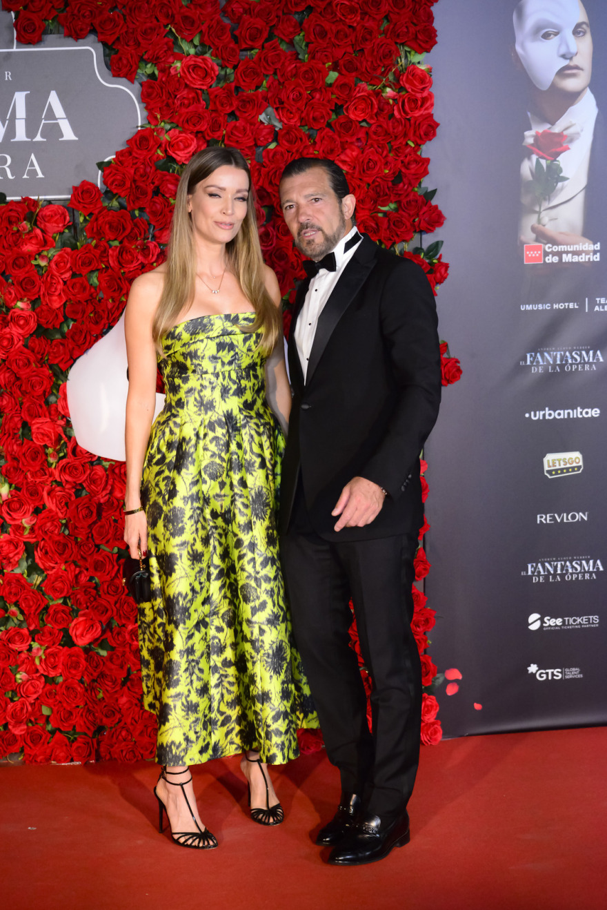 Φωτογραφίες: Ο Aντόνιο Μπαντέρας στο κόκκινο χαλί με την κατά 20 χρόνια μικρότερη σύντροφό του