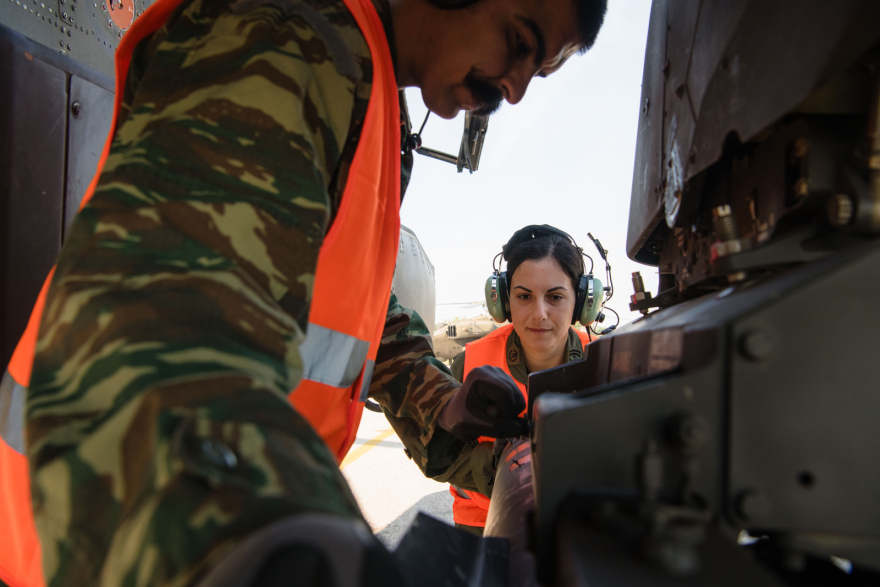 Δεκάδες ελικόπτερα στον αέρα: Το ΓΕΣ απαντά με την άσκηση «Πέλεκυς» στις φήμες για το Στεφανοβίκειο