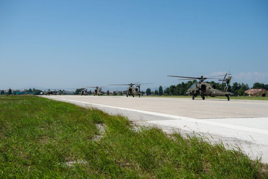 Δεκάδες ελικόπτερα στον αέρα: Το ΓΕΣ απαντά με την άσκηση «Πέλεκυς» στις φήμες για το Στεφανοβίκειο
