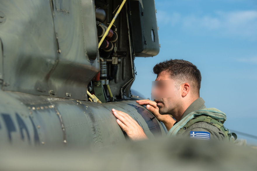 Δεκάδες ελικόπτερα στον αέρα: Το ΓΕΣ απαντά με την άσκηση «Πέλεκυς» στις φήμες για το Στεφανοβίκειο