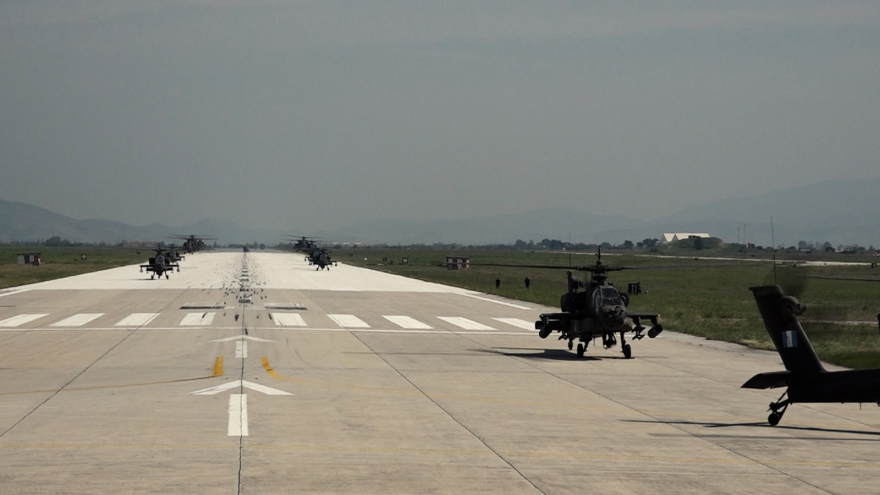 Δεκάδες ελικόπτερα στον αέρα: Το ΓΕΣ απαντά με την άσκηση «Πέλεκυς» στις φήμες για το Στεφανοβίκειο