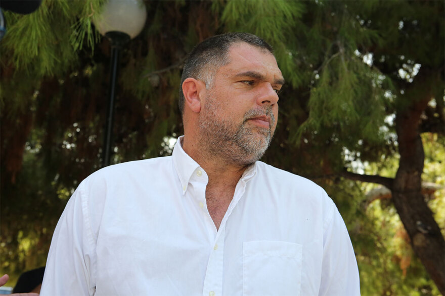 Γιάννης Ιωαννίδης: «Κοουτσάρα μου, το παιχνίδι δεν τελείωσε» - Συγκίνησε ο επικήδειος της κόρης του Γιάννη Ιωαννίδη