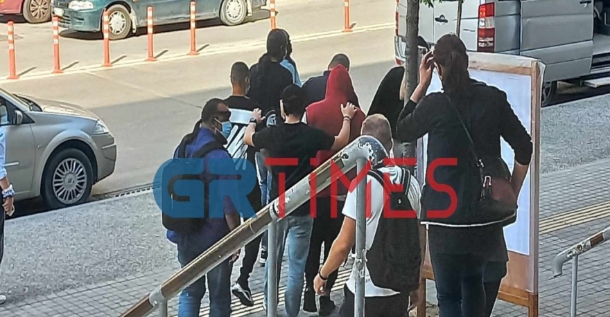 Θεσσαλονίκη: Προφυλακιστέοι οι πέντε για τα 585 κιλά κοκαΐνης - Πυροσβέστης δηλώνει ο φερόμενος ως «εγκέφαλος» του κυκλώματος