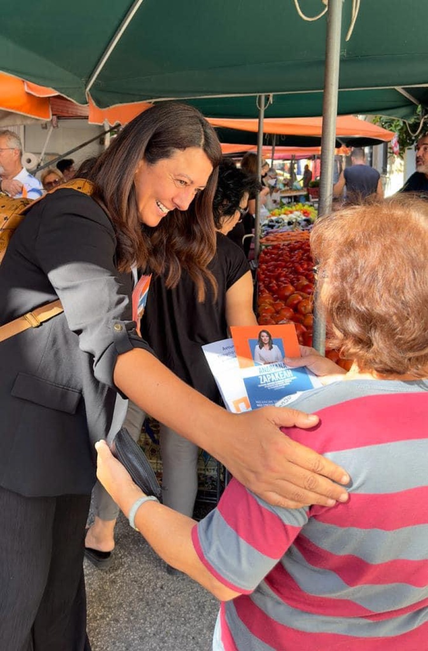 «Οργώνει» τις γειτονιές του Πειραιά η Ανδριάνα Ζαρακέλη