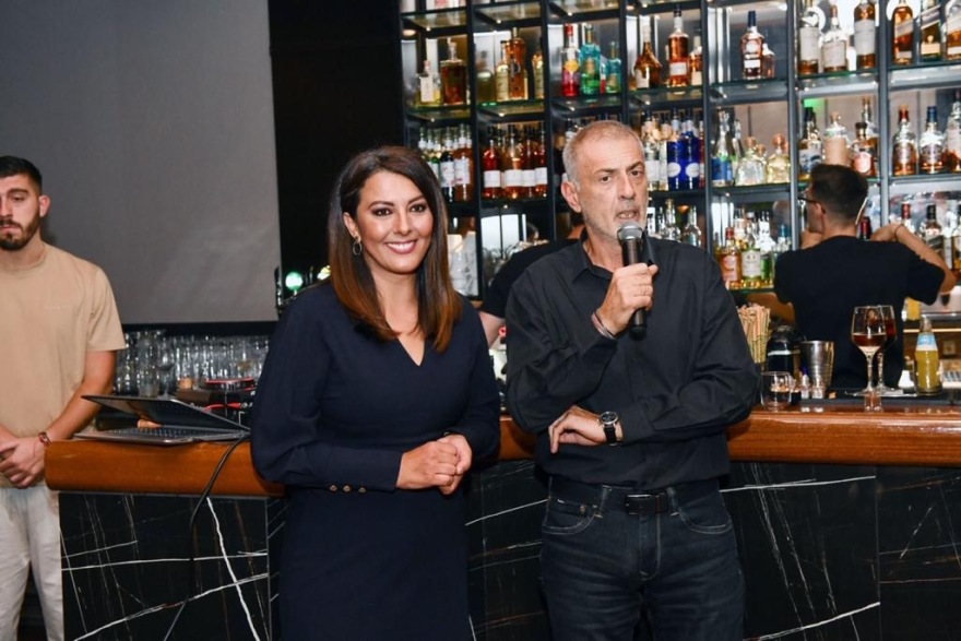 «Οργώνει» τις γειτονιές του Πειραιά η Ανδριάνα Ζαρακέλη