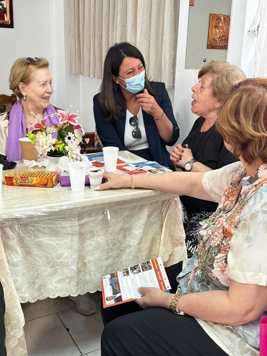 «Οργώνει» τις γειτονιές του Πειραιά η Ανδριάνα Ζαρακέλη