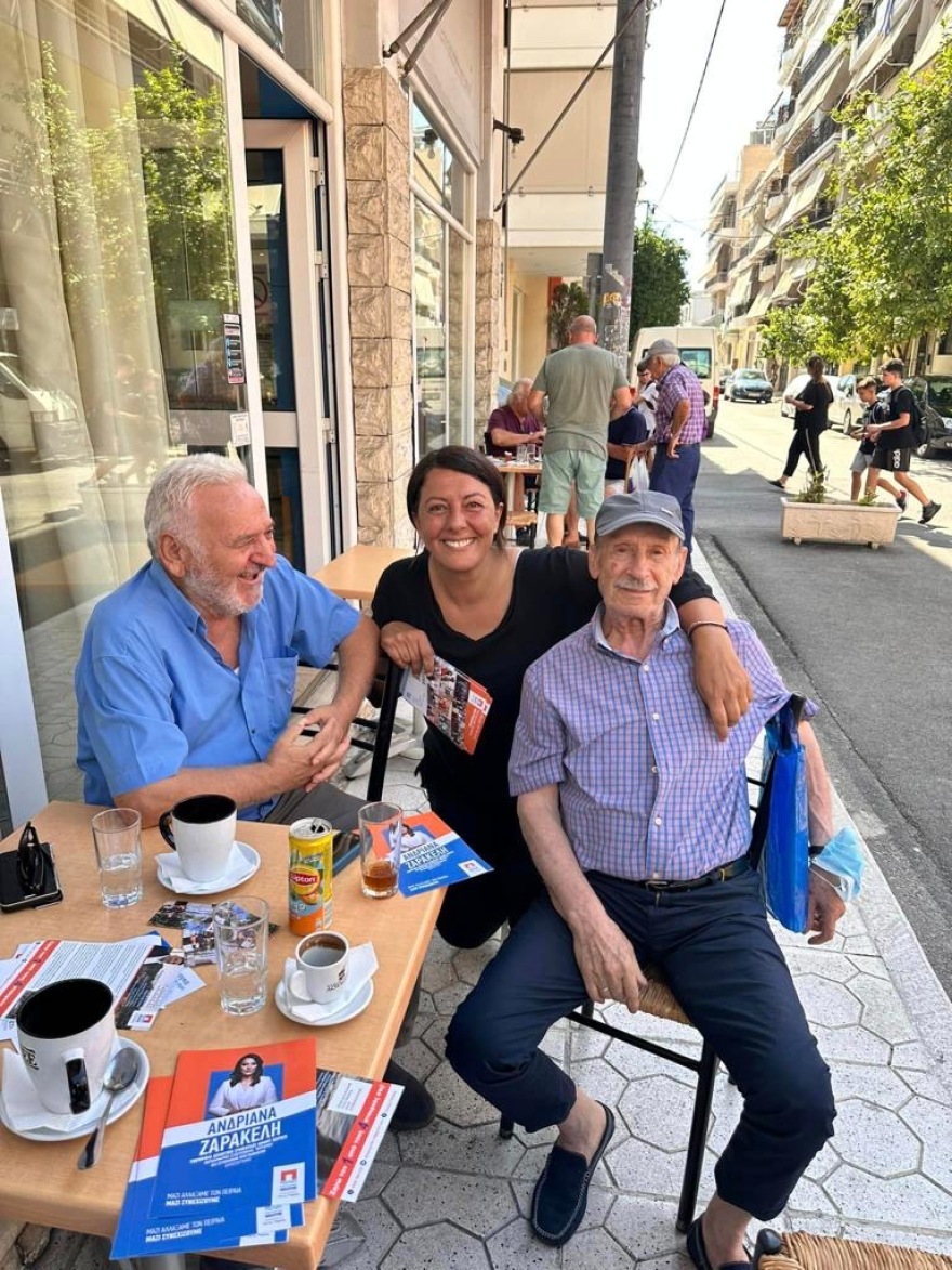 «Οργώνει» τις γειτονιές του Πειραιά η Ανδριάνα Ζαρακέλη