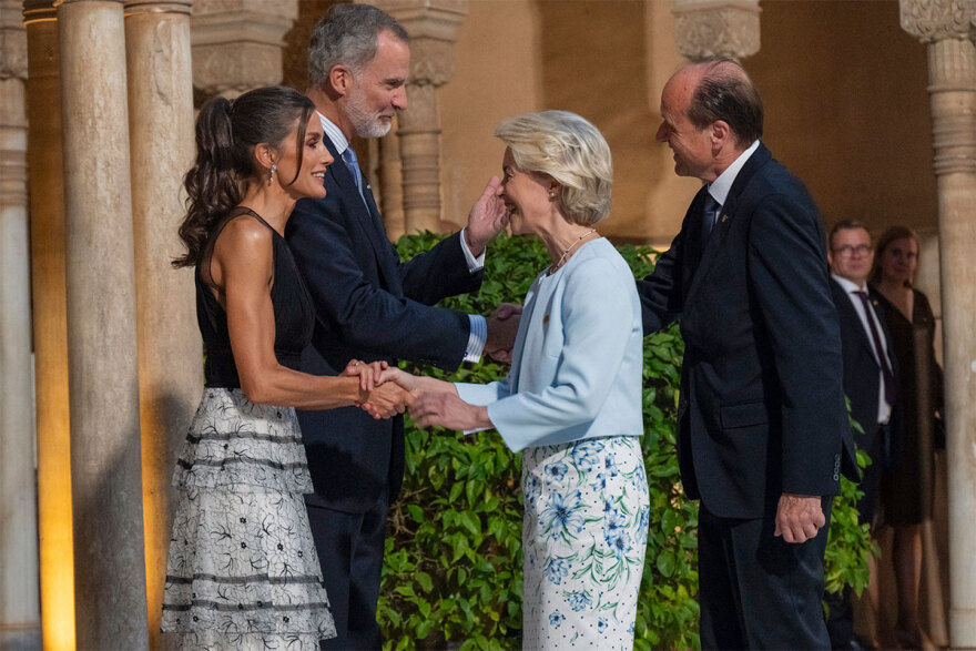 Σύνοδος Κορυφής στη Γρανάδα: Λαμπερές παρουσίες, χαμόγελα και πηγαδάκια στη δεξίωση παρά την… ασυμφωνία