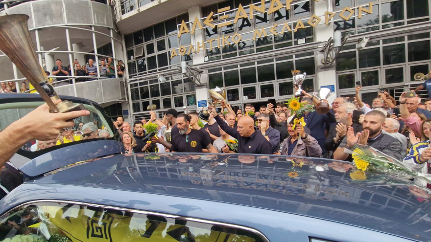 Γιάννης Ιωαννίδης: Το τελευταίο αντίο στον «ξανθό» - Αποθέωση στο «Αλεξάνδρειο» - Βίντεο και φωτογραφίες