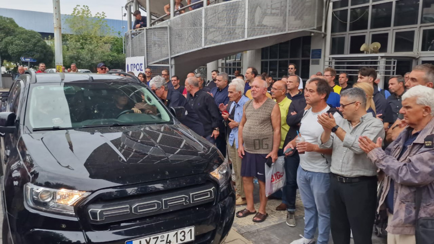 Γιάννης Ιωαννίδης: Το τελευταίο αντίο στον «ξανθό» - Αποθέωση στο «Αλεξάνδρειο» - Βίντεο και φωτογραφίες