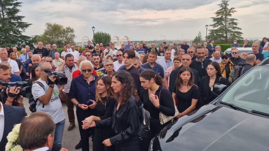 Γιάννης Ιωαννίδης: Το τελευταίο αντίο στον «ξανθό» - Αποθέωση στο «Αλεξάνδρειο» - Βίντεο και φωτογραφίες