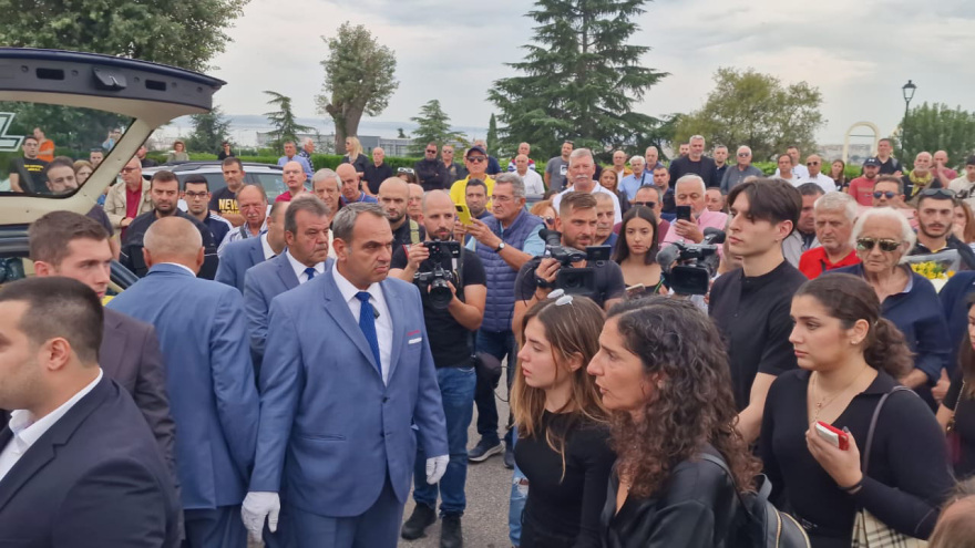 Γιάννης Ιωαννίδης: Το τελευταίο αντίο στον «ξανθό» - Αποθέωση στο «Αλεξάνδρειο» - Βίντεο και φωτογραφίες