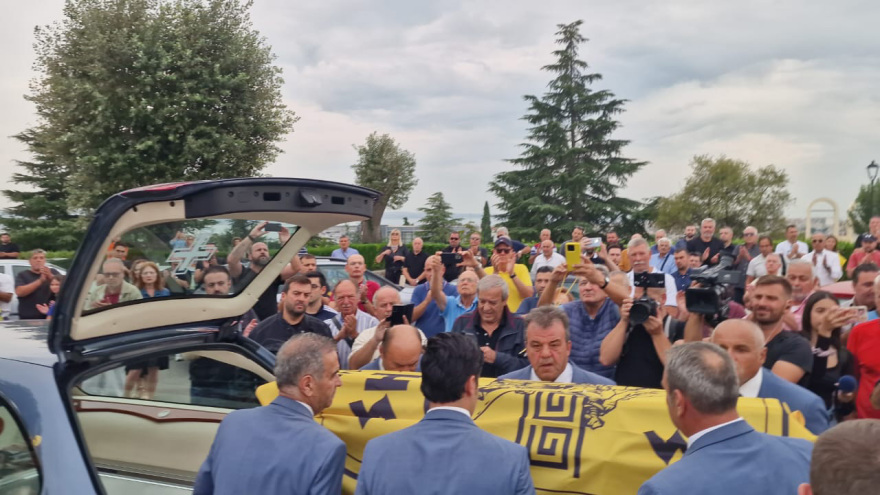 Γιάννης Ιωαννίδης: Το τελευταίο αντίο στον «ξανθό» - Αποθέωση στο «Αλεξάνδρειο» - Βίντεο και φωτογραφίες