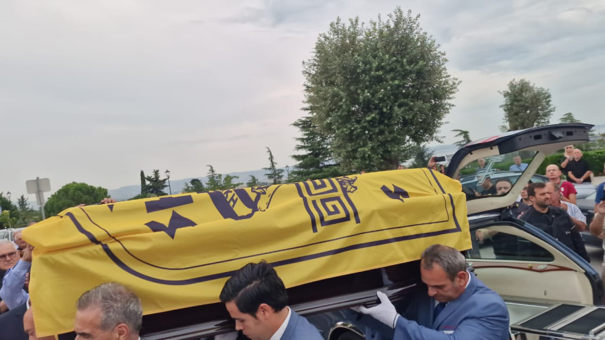 Γιάννης Ιωαννίδης: Το τελευταίο αντίο στον «ξανθό» - Αποθέωση στο «Αλεξάνδρειο» - Βίντεο και φωτογραφίες