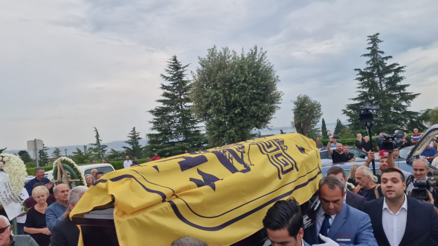 Γιάννης Ιωαννίδης: Το τελευταίο αντίο στον «ξανθό» - Αποθέωση στο «Αλεξάνδρειο» - Βίντεο και φωτογραφίες