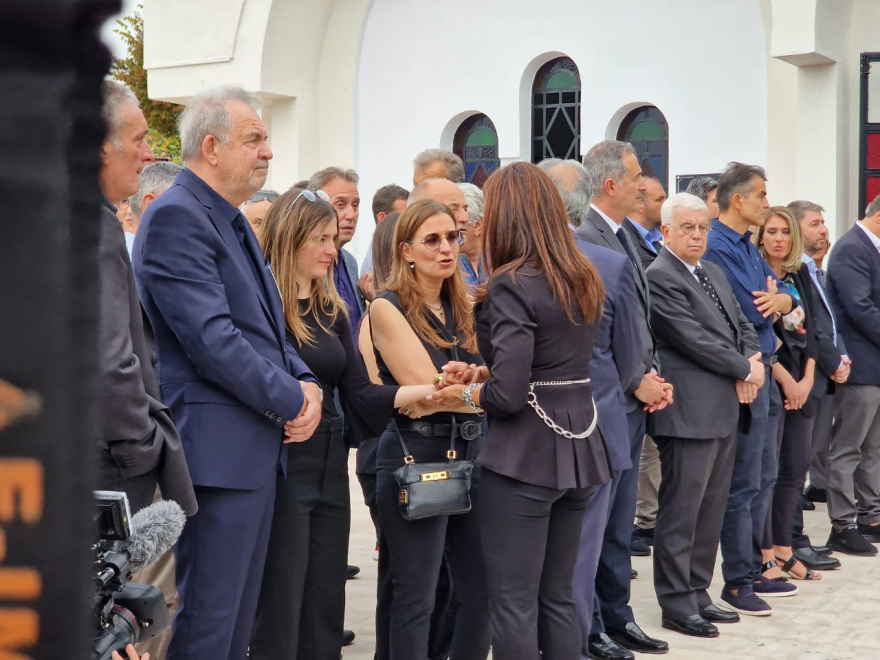 Γιάννης Ιωαννίδης: Το τελευταίο αντίο στον «ξανθό» - Αποθέωση στο «Αλεξάνδρειο» - Βίντεο και φωτογραφίες