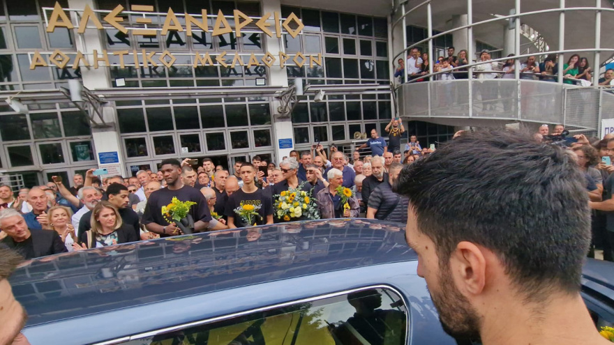 Γιάννης Ιωαννίδης: Το τελευταίο αντίο στον «ξανθό» - Αποθέωση στο «Αλεξάνδρειο» - Βίντεο και φωτογραφίες