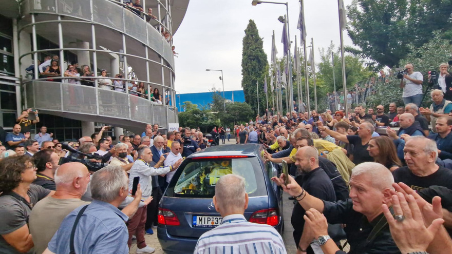 Γιάννης Ιωαννίδης: Το τελευταίο αντίο στον «ξανθό» - Αποθέωση στο «Αλεξάνδρειο» - Βίντεο και φωτογραφίες