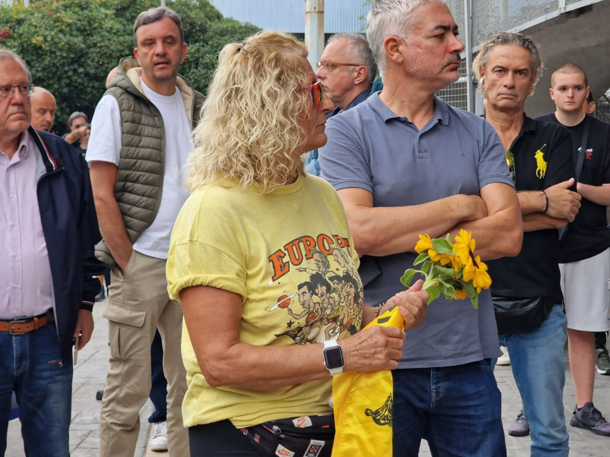 Γιάννης Ιωαννίδης: Το τελευταίο αντίο στον «ξανθό» - Αποθέωση στο «Αλεξάνδρειο» - Βίντεο και φωτογραφίες