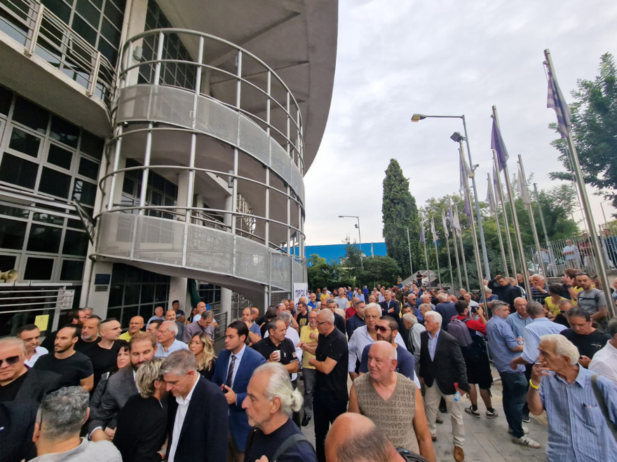 Γιάννης Ιωαννίδης: Το τελευταίο αντίο στον «ξανθό» - Αποθέωση στο «Αλεξάνδρειο» - Βίντεο και φωτογραφίες